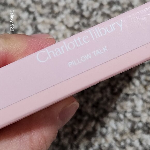 Charlotte Tilbury: Chic to Cheek: Pillow Talk - Picture 3 of 5